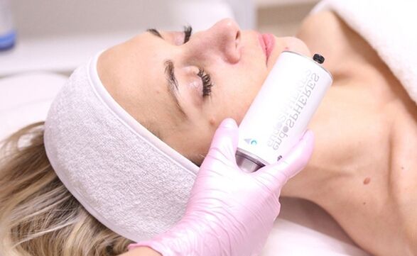 Endosferna terapija kože lica za pomlađujući učinak