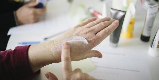pomlađivanje kože ruku kod kuće